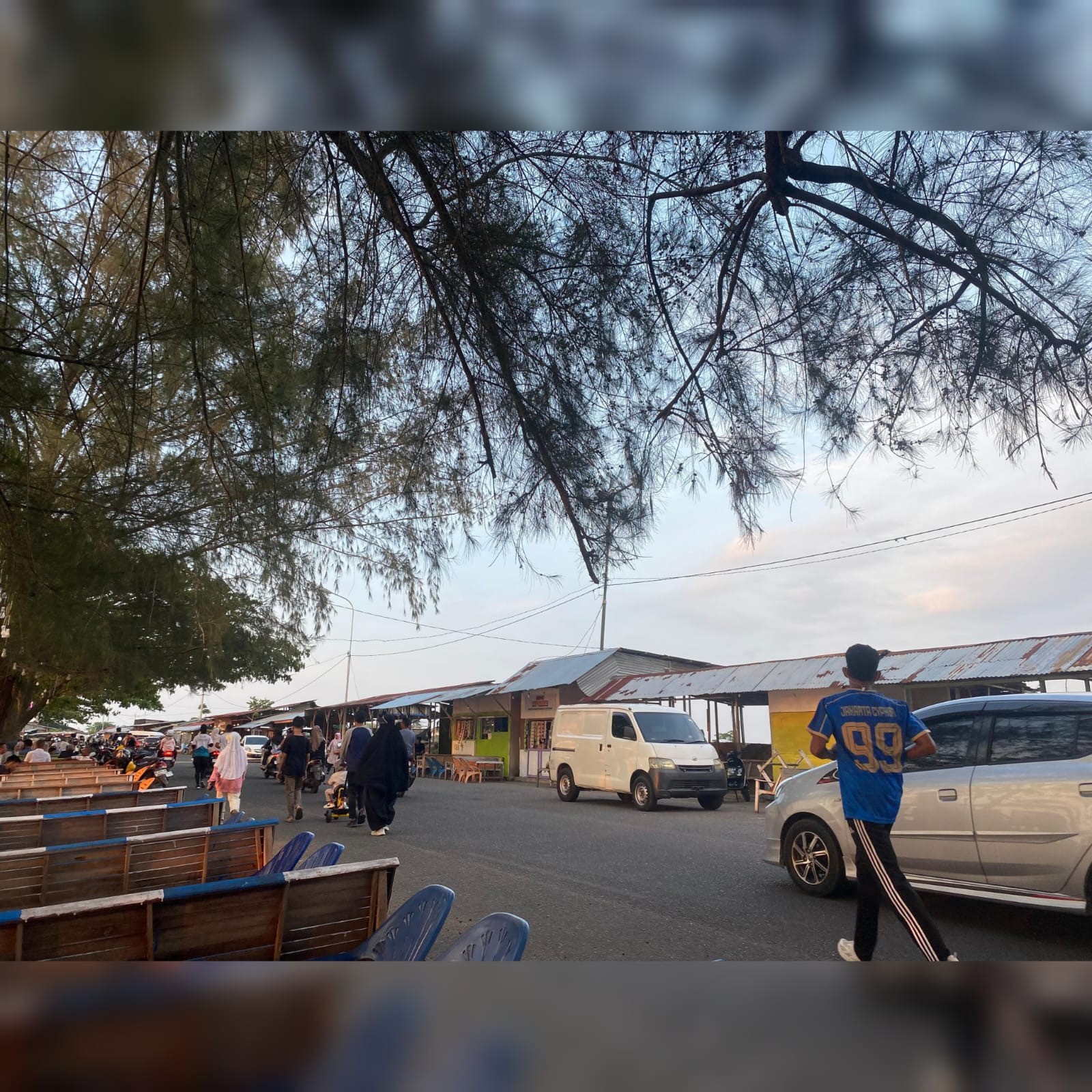 Antusias Warga Lhokseumawe Joging Sore di Waduk!