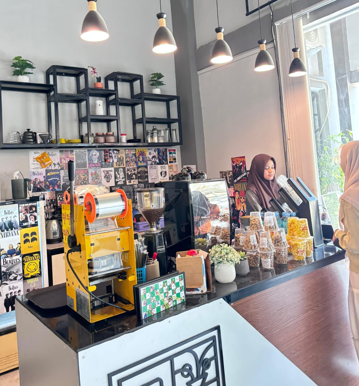 Mariz.co Kafe Bergaya Retro yang Jadi Tempat Nongkrong Favorit Anak Muda Lhokseumawe