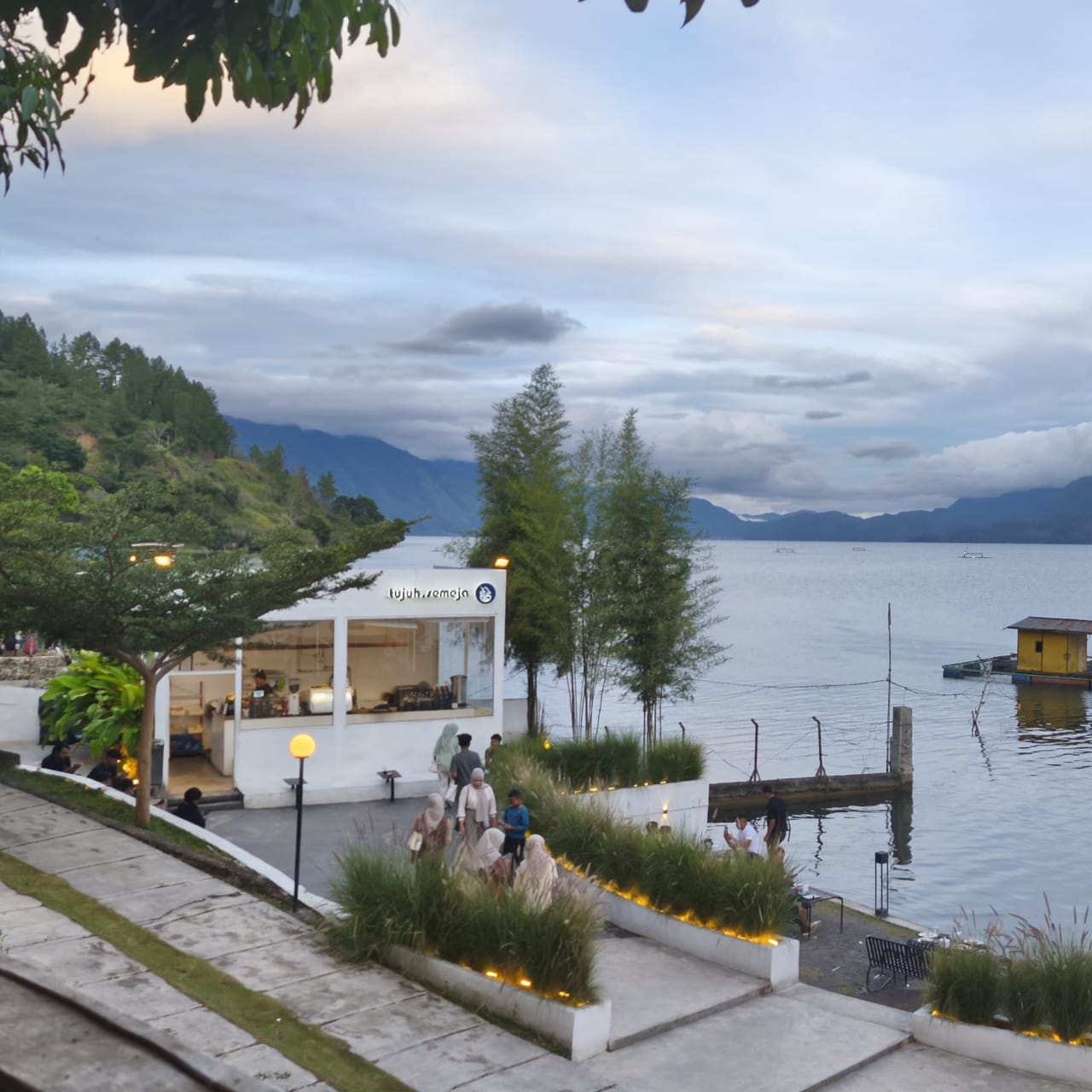Hidden Gem Takengon: Ngopi Asik di Tepi Danau