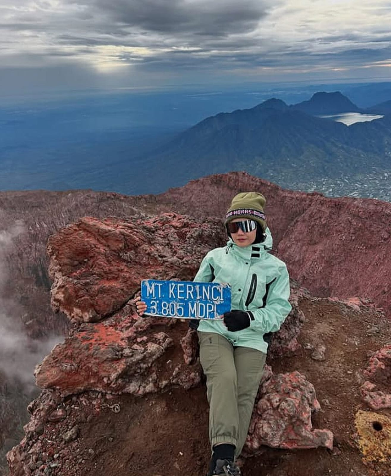Mahasiswi Teknik Sipil Unimal Capai Puncak Gunung Kerinci di Ketinggian 3.805 MDPL