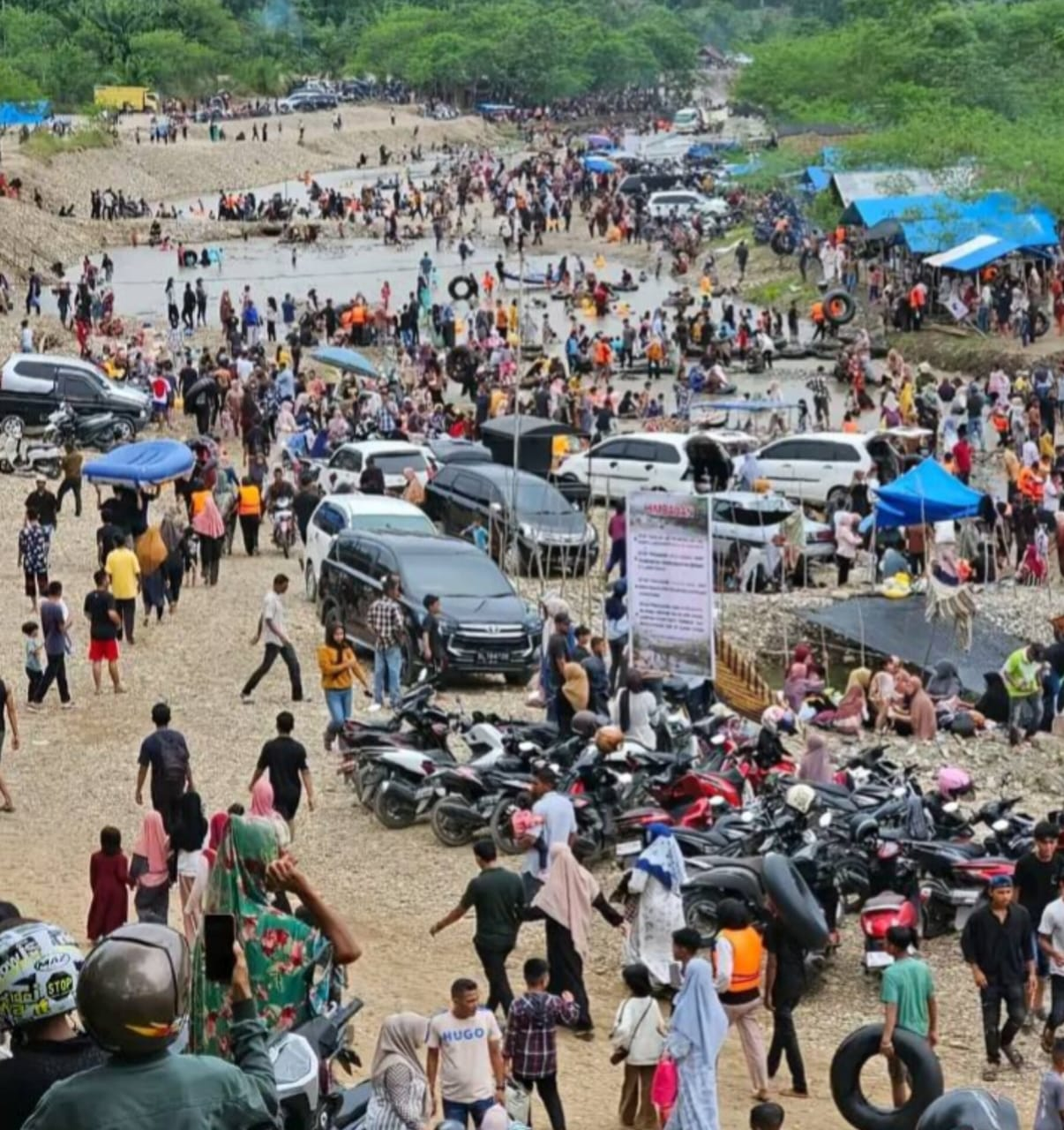 Pantai Bahagia di Paya Bakong, Sungai Jernih Jadi spot Favorit Warga untuk Berlibur.