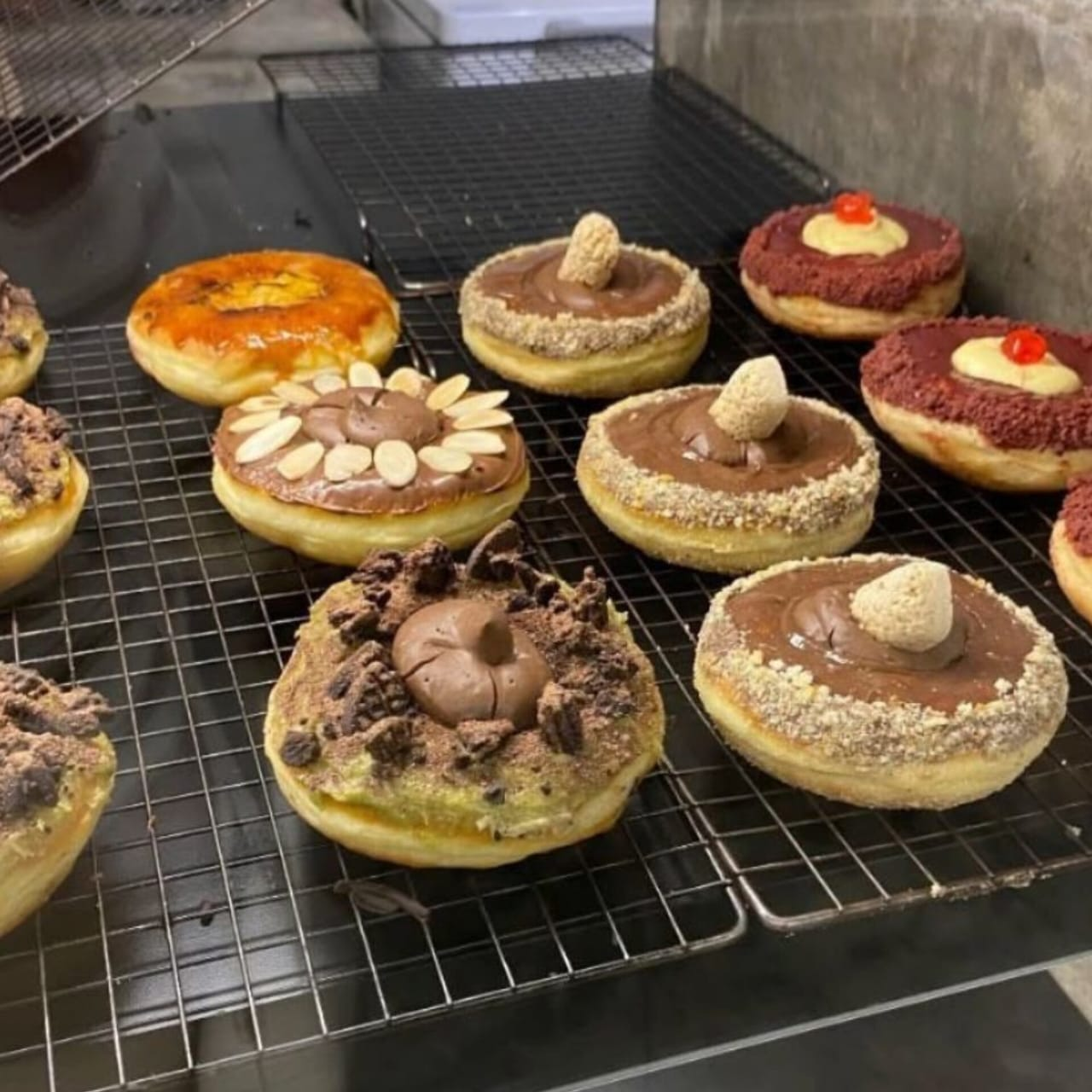 Kuliner Donat Terbaik di Lhokseumawe: Moon Donuts, Sensasi Rasa yang Menggoda di Depan Masjid Islami